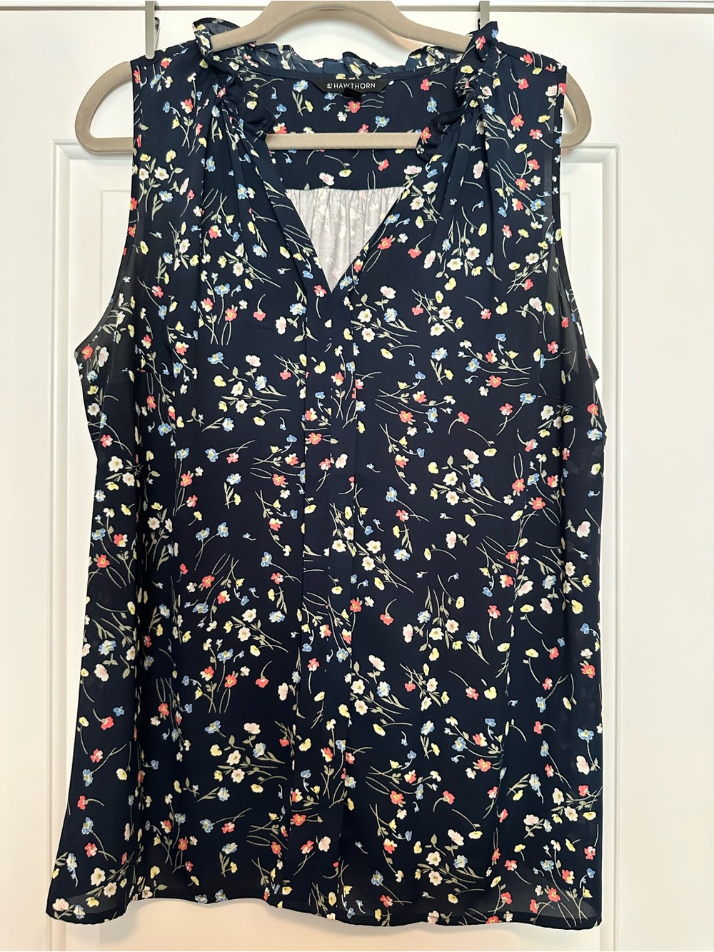 41 Hawthorn Navy Floral V-Neck Sleeveless Camisole